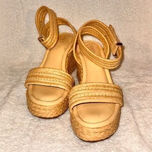FRANCO SARTO Tan woven wedge sandals with a boho vibe #beachyvibes
